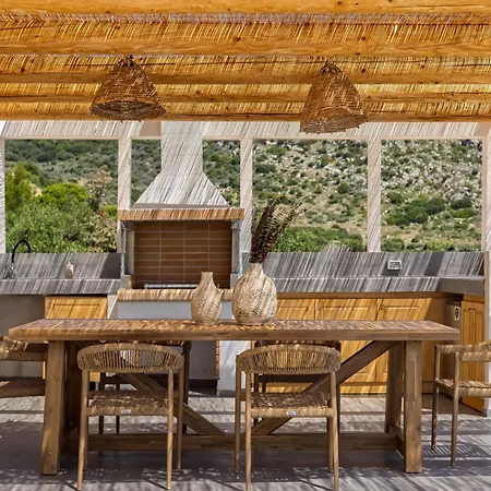 Armoi Villa *